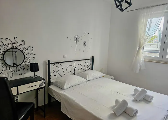 Stela, 2-bedrooms, Sea View And Parking * Makarska