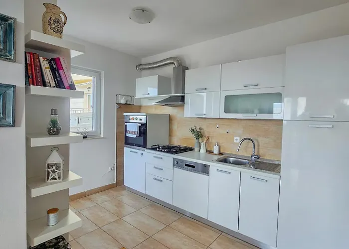 Apartment Stela, 2-bedrooms, Sea View And Parking *