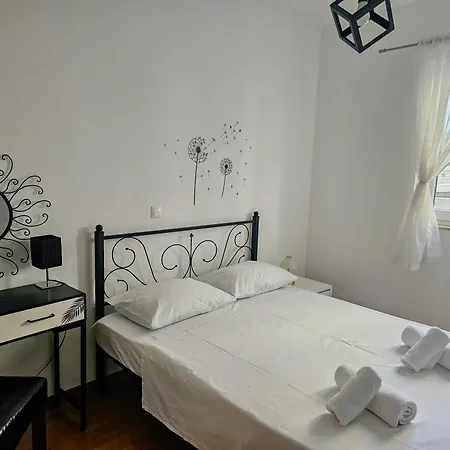 Stela, 2-bedrooms, Sea View And Parking * Makarská