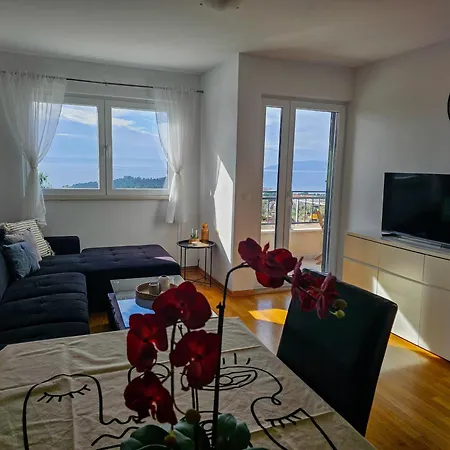 Stela, 2-bedrooms, Sea View And Parking Apartman Makarska