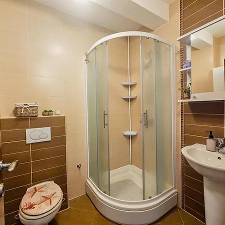 Stela, 2-bedrooms, Sea View And Parking * Makarská