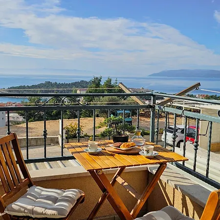Stela, 2-bedrooms, Sea View And Parking Apartman Makarska