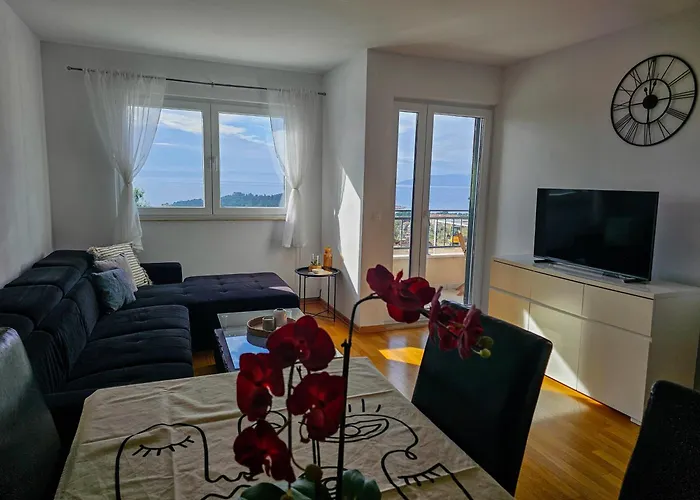 Stela, 2-bedrooms, Sea View And Parking Apartman Makarska