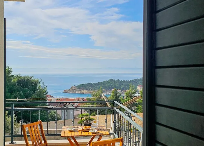 Stela, 2-bedrooms, Sea View And Parking Apartament Makarska